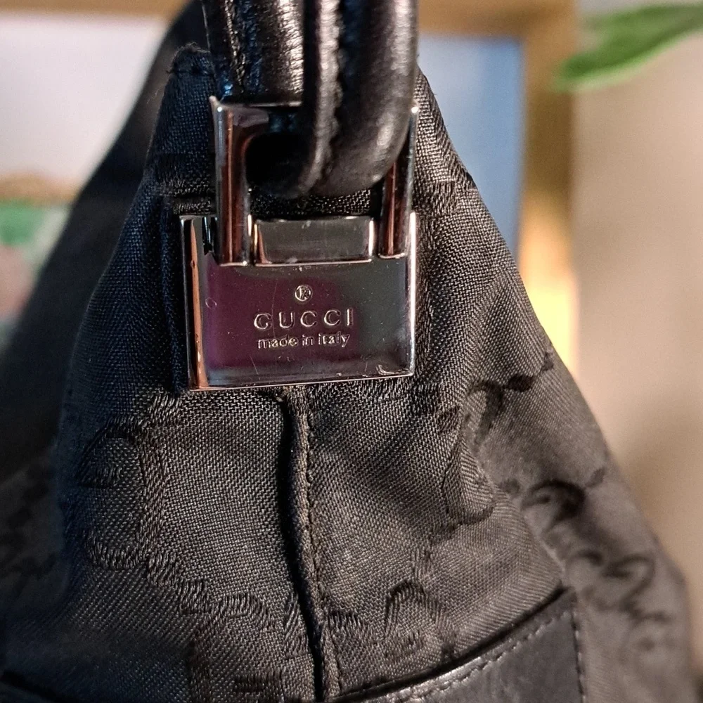 Gucci GG Canvas Shoulder Bag with COA EUC - Picture 6 of 17